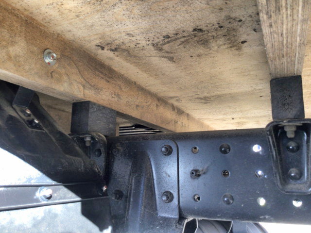 三菱ふそうキャンター平ボディ小型（2t・3t）[写真15]