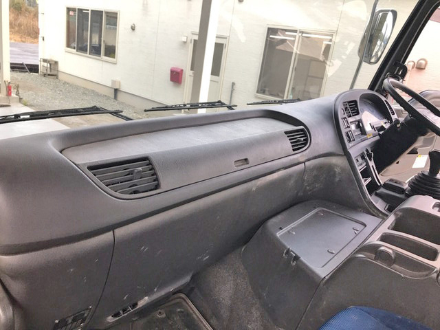 いすゞギガトレーラーヘッド（トラクターヘッド）大型（10t）[写真29]