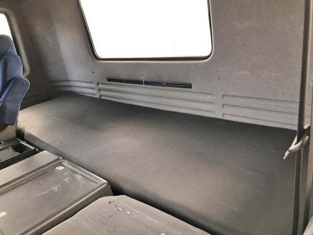 いすゞギガトレーラーヘッド（トラクターヘッド）大型（10t）[写真31]