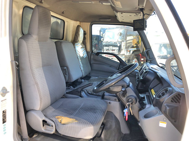 日野デュトロ冷凍車（冷蔵車）小型（2t・3t）[写真30]