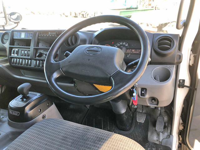 日野デュトロ冷凍車（冷蔵車）小型（2t・3t）[写真31]