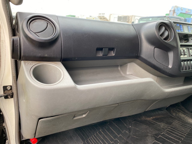 日野デュトロ冷凍車（冷蔵車）小型（2t・3t）[写真34]