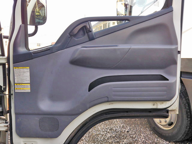 三菱ふそうキャンター平ボディ小型（2t・3t）[写真30]