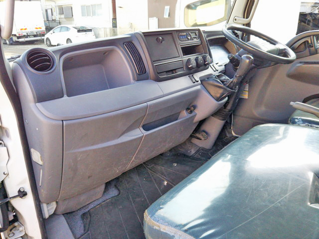 三菱ふそうキャンター平ボディ小型（2t・3t）[写真31]