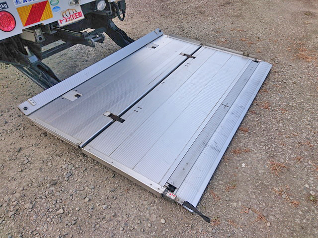 日野レンジャーアルミウイング中型（4t）[写真17]