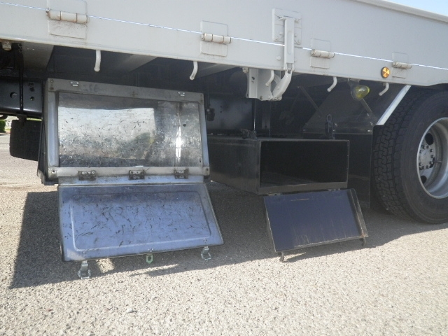 日野プロフィア平ボディ大型（10t）[写真20]