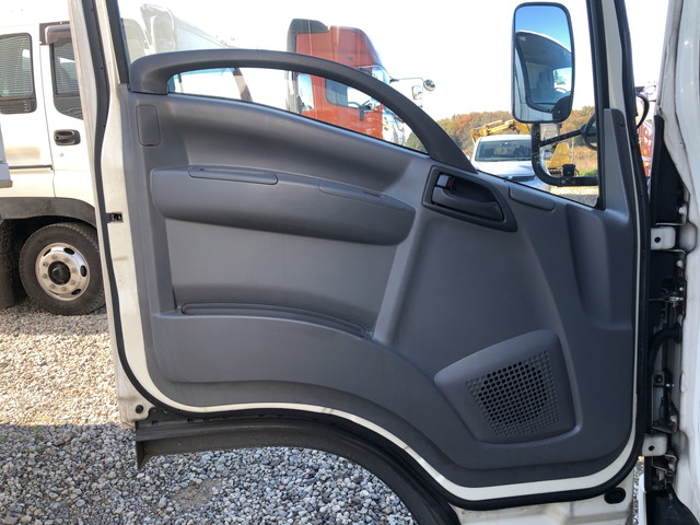 いすゞエルフ冷凍車（冷蔵車）小型（2t・3t）[写真29]