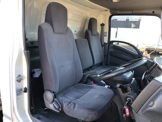 いすゞエルフ冷凍車（冷蔵車）小型（2t・3t）[写真32]