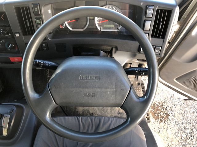 いすゞエルフ冷凍車（冷蔵車）小型（2t・3t）[写真39]