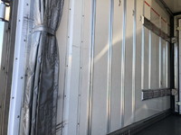 いすゞエルフ冷凍車（冷蔵車）小型（2t・3t）[写真12]