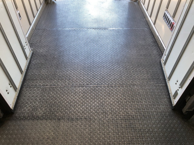 いすゞエルフ冷凍車（冷蔵車）小型（2t・3t）[写真16]