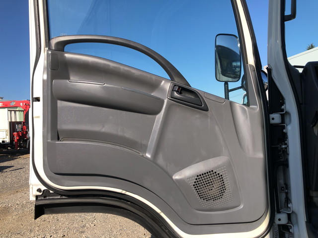 いすゞエルフ冷凍車（冷蔵車）小型（2t・3t）[写真28]