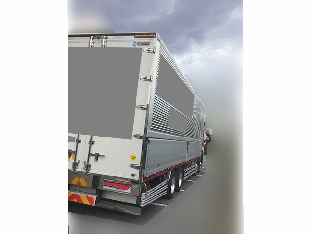 日野プロフィアアルミウイング大型（10t）[写真02]