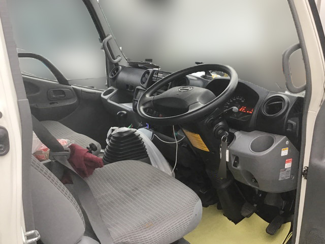 日野デュトロアルミバン小型（2t・3t）[写真23]