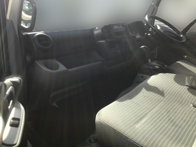 トヨタトヨエースアルミバン小型（2t・3t）[写真22]