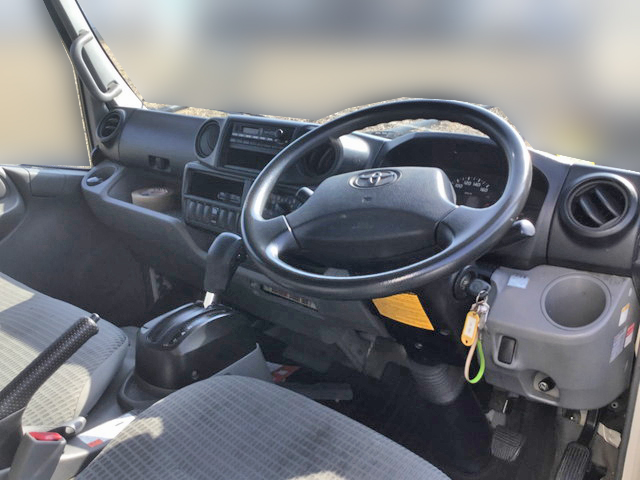 トヨタトヨエースアルミバン小型（2t・3t）[写真12]