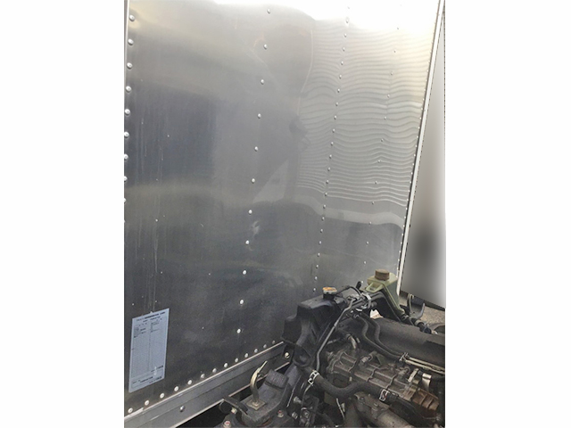 三菱ふそうキャンターアルミバン小型（2t・3t）[写真15]