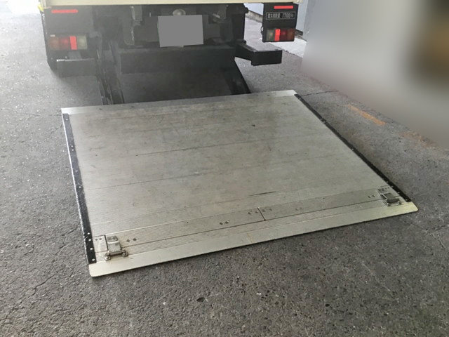 三菱ふそうキャンターアルミバン小型（2t・3t）[写真17]