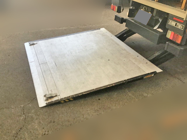 三菱ふそうキャンターアルミバン小型（2t・3t）[写真18]