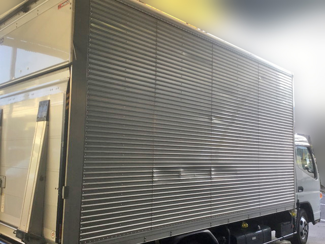 三菱ふそうキャンターアルミバン小型（2t・3t）[写真02]