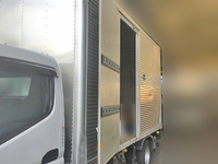 三菱ふそうキャンターアルミバン小型（2t・3t）[写真04]