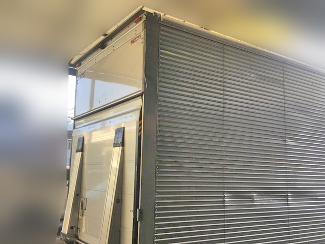 三菱ふそうキャンターアルミバン小型（2t・3t）[写真08]