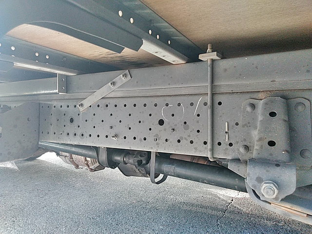 いすゞエルフアルミバン小型（2t・3t）[写真18]