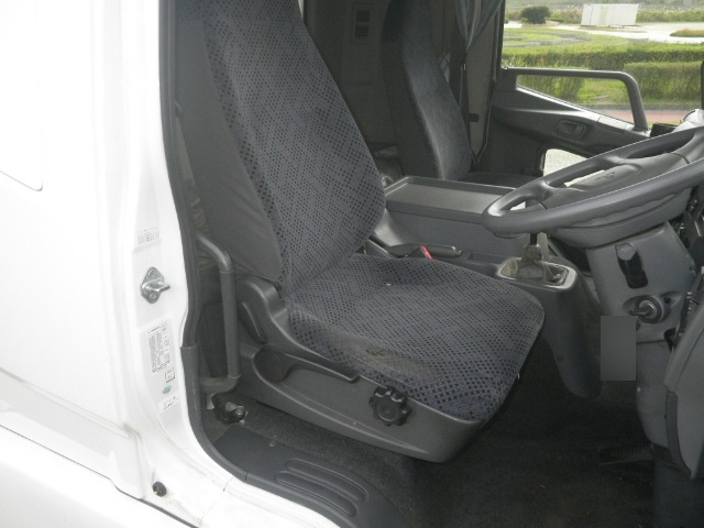 三菱ふそうファイターアルミブロック中型（4t）[写真24]