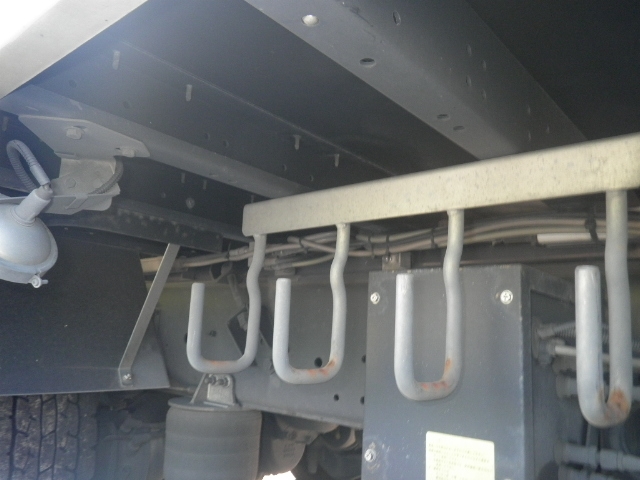 いすゞギガアルミウイング大型（10t）[写真12]