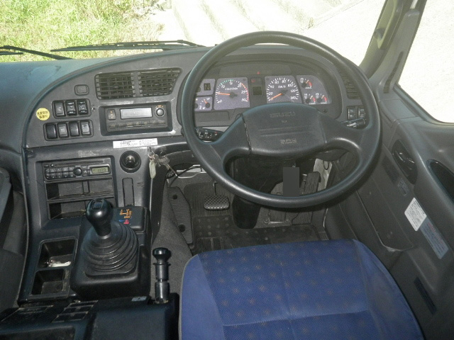 いすゞギガアルミウイング大型（10t）[写真22]