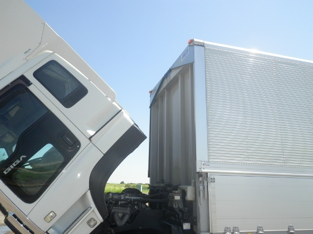 いすゞギガアルミウイング大型（10t）[写真24]