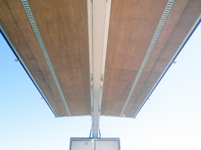 いすゞギガアルミウイング大型（10t）[写真08]