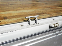 いすゞギガアルミウイング大型（10t）[写真09]