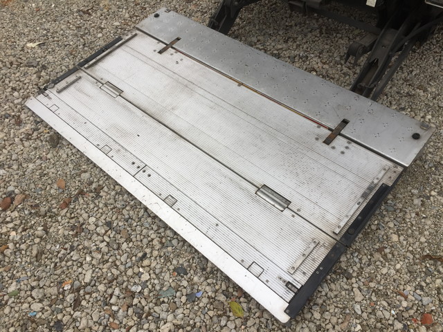 いすゞエルフ冷凍車（冷蔵車）小型（2t・3t）[写真17]