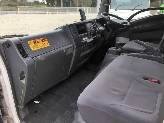 いすゞエルフ冷凍車（冷蔵車）小型（2t・3t）[写真32]