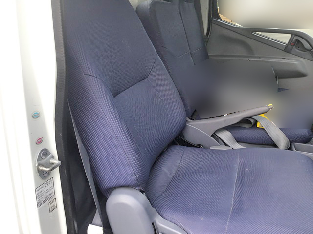 三菱ふそうキャンター平ボディ小型（2t・3t）[写真20]