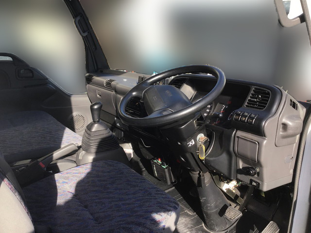 いすゞエルフアルミバン小型（2t・3t）[写真25]