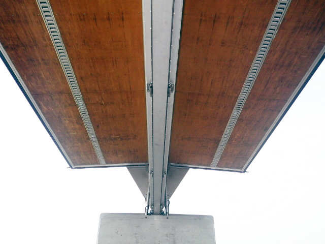 日野レンジャーアルミウイング中型（4t）[写真08]