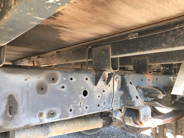 いすゞエルフ平ボディ小型（2t・3t）[写真15]