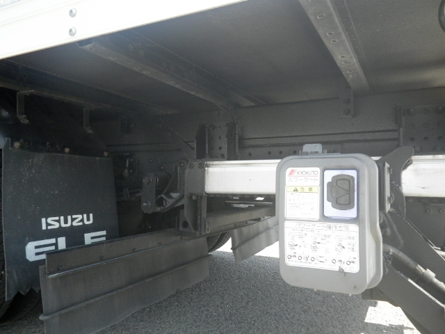 いすゞエルフアルミバン小型（2t・3t）[写真17]
