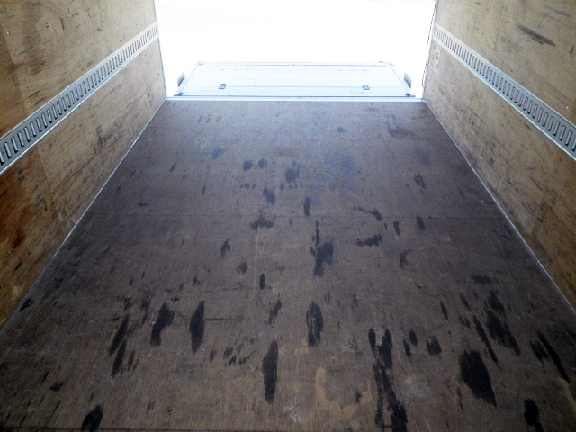 いすゞエルフアルミバン小型（2t・3t）[写真08]