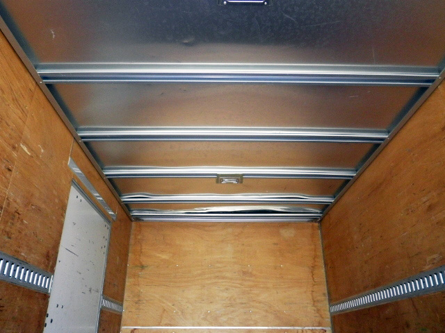 いすゞエルフアルミバン小型（2t・3t）[写真09]