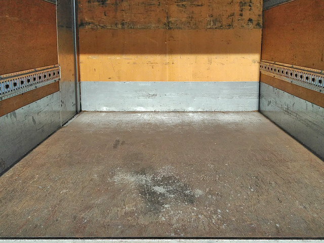 三菱ふそうキャンターアルミバン小型（2t・3t）[写真12]