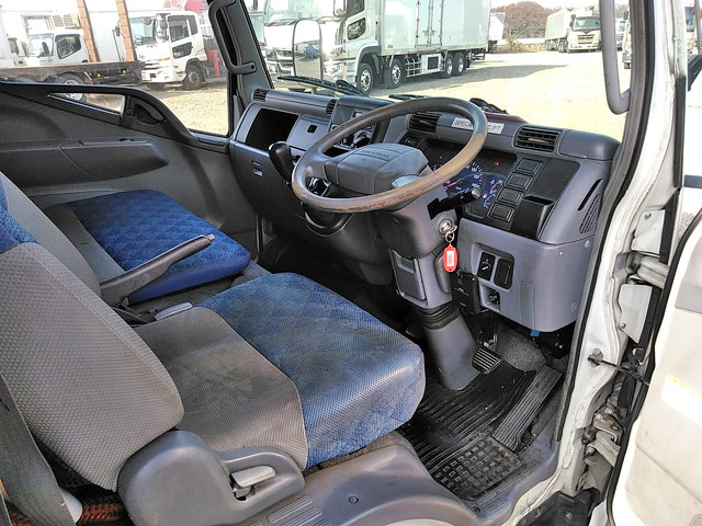 三菱ふそうキャンターアルミバン小型（2t・3t）[写真30]