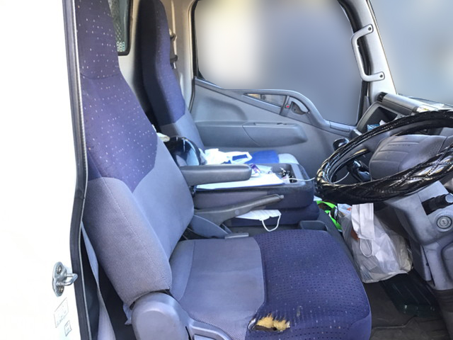 三菱ふそうキャンター平ボディ小型（2t・3t）[写真14]