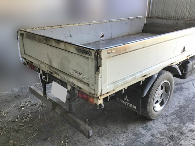 三菱ふそうキャンター平ボディ小型（2t・3t）[写真04]