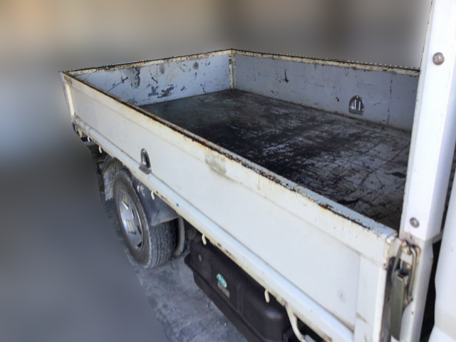 三菱ふそうキャンター平ボディ小型（2t・3t）[写真05]