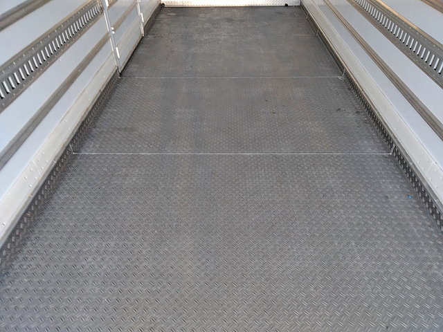 いすゞフォワード冷凍車（冷蔵車）中型（4t）[写真10]