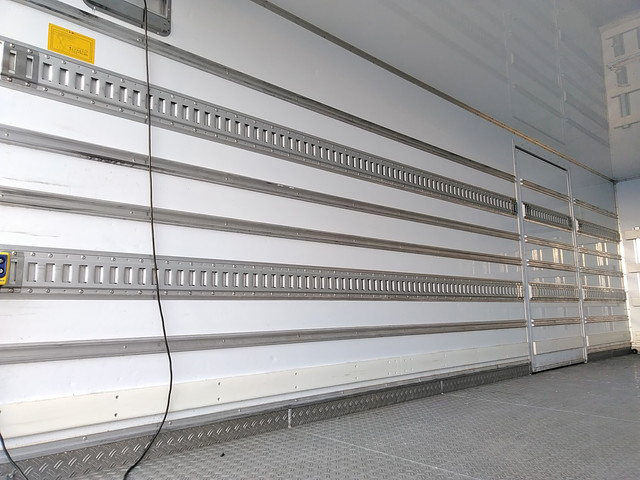 いすゞフォワード冷凍車（冷蔵車）中型（4t）[写真11]