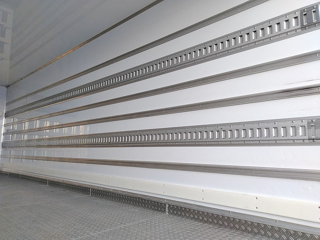 いすゞフォワード冷凍車（冷蔵車）中型（4t）[写真12]